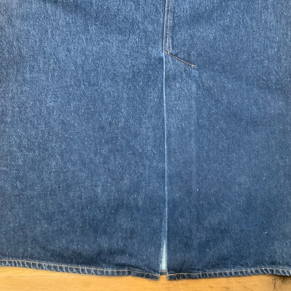 New Goldsign Jean Skirt With Slit at Front. Size 28 - Picture 2 of 12